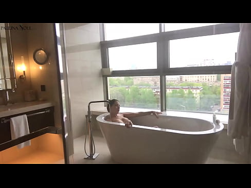 ❤️ Une énorme nana se branlant passionnément la chatte dans la salle de bains ❤️ Porno de qualité at porn fr.hentaisea-com.ru ️❤